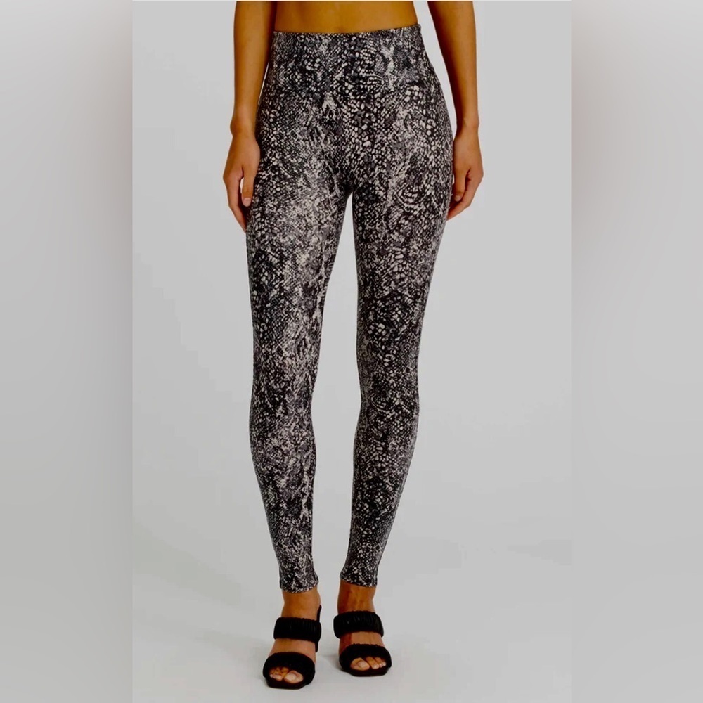 SPANX Faux Leather Snake Shine Leggings Large NWT